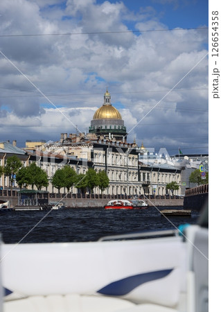 Experience a Stunning and Breathtaking View of a Historical Landmark by the Tranquil Water 126654358