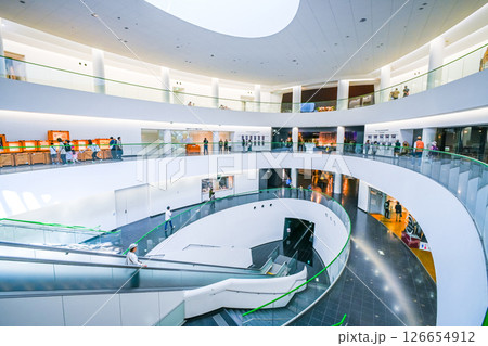 福井県立恐竜博物館の室内風景 福井県勝山市 126654912