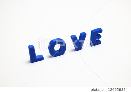 生きる者の愛、深く青く輝く希望の光 生きる者の愛、深く青く輝く希望の光 126656834