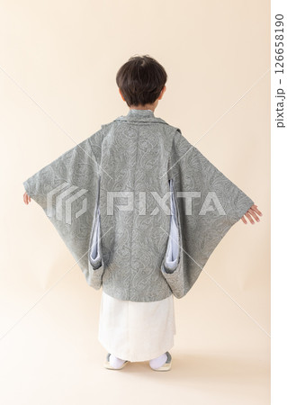 七五三5歳の着物を着た男の子 七五三5歳の着物を着た男の子 126658190