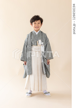 七五三5歳の着物を着た男の子 七五三5歳の着物を着た男の子 126658194