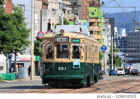【広島電鉄】650形〜被爆電車〜 7号線（宇品線：広電本社前電停） 126658503