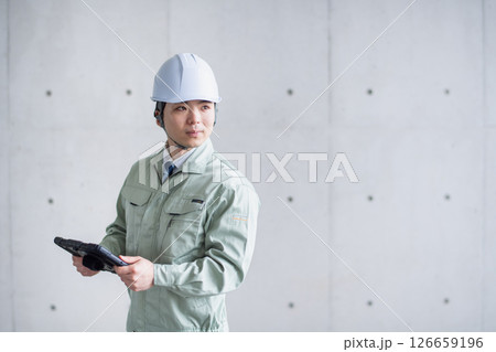 現場を支える技術者 126659196