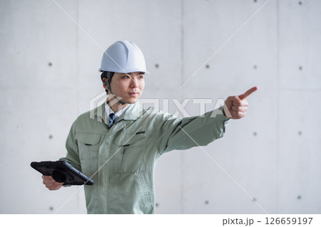 現場を支える技術者 126659197