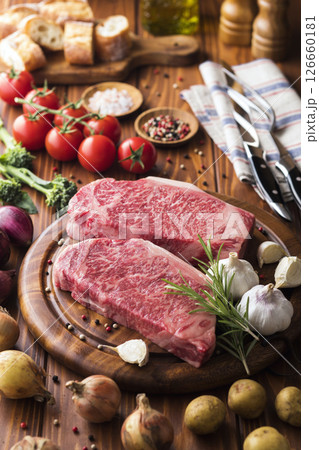 ステーキ用精肉 / 和牛サーロイン ステーキ用精肉 / 和牛サーロイン 126660181