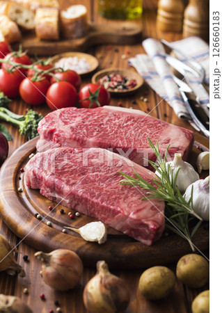 ステーキ用精肉 / 和牛サーロイン 126660183