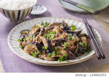 茄子と豚肉の味噌炒め 126662833