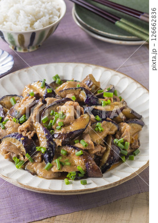 茄子と豚肉の味噌炒め 126662836