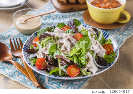 ベビーリーフの豚しゃぶサラダ 126664017