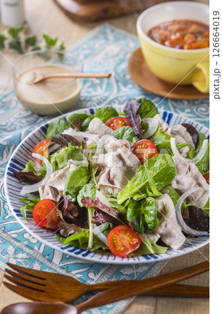 ベビーリーフの豚しゃぶサラダ 126664019