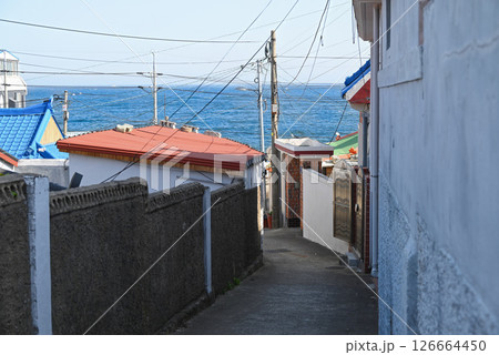 【韓国/浦項市】日本海が見える九龍浦住宅街の路地 126664450