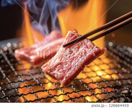 湯気立ち上る和牛の焼き始め 126664459