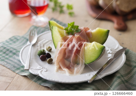 アールスメロン生ハムのせ 126666460