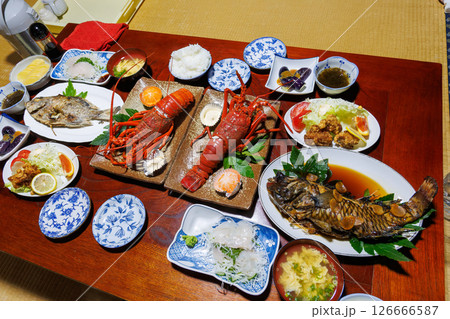 特産のイセエビがメイン。南伊豆の民宿の美味しい晩ごはん。 ヒリゾ浜中木南伊豆町伊豆半島静岡県2024 特産のイセエビがメイン。南伊豆の民宿の美味しい晩ごはん。 ヒリゾ浜中木南伊豆町伊豆半島静岡県2024 126666587