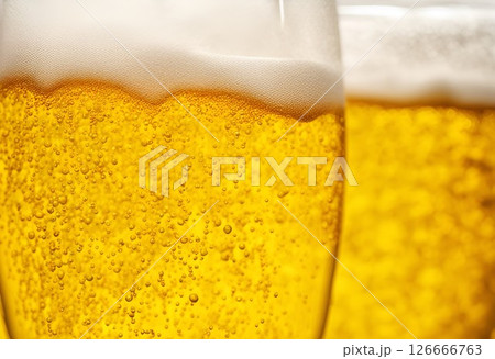 グラスに注がれた生ビール 126666763