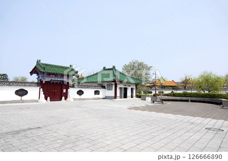 鳥取県 燕趙園 中国建築のトイレ棟 126666890