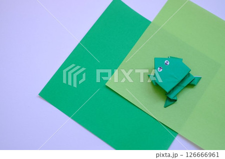 折り紙でおったカエル 折り紙でおったカエル 126666961