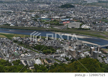 金華山山頂から川原町を望む 金華山山頂から川原町を望む 126667325