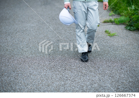 作業員の足元 126667374