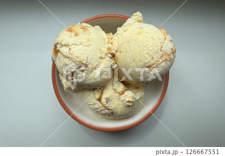 bowl of ice cream 126667551