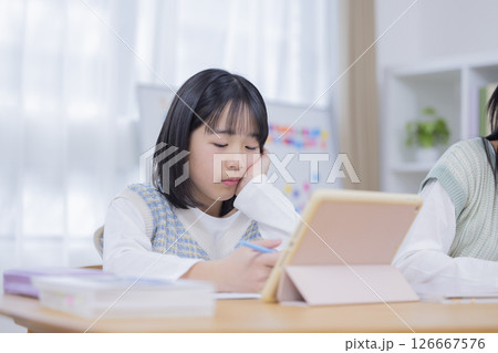 学習　勉強したくない女の子　 126667576