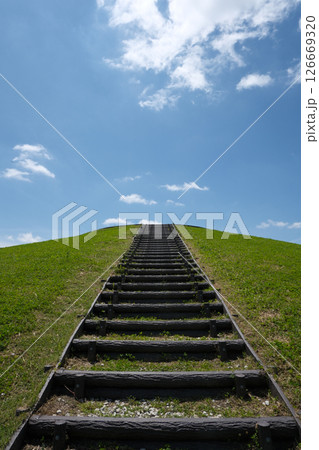 青空にむかって続く階段 青空にむかって続く階段 126669320