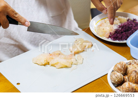 漁師さんに獲れたてのイセエビを捌いて刺身にしてもらう。 ヒリゾ浜中木南伊豆町伊豆半島静岡県2024 126669553