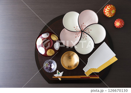 お正月の和食器 126670130
