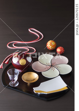 お正月の和食器 126670135
