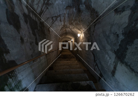 鹿児島県鹿屋市にある地下壕　海軍航空隊串良基地跡の地下壕第一電信室 126670262