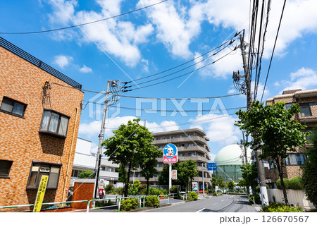 廻沢通りから東京ガス世田谷天然ガススタンド方向の風景 春の青空 東京都世田谷区粕谷1丁目 廻沢通りから東京ガス世田谷天然ガススタンド方向の風景 春の青空 東京都世田谷区粕谷1丁目 126670567