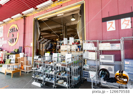 リサイクルギャラリーNEWS烏山店の入口　東京都世田谷区南烏山6丁目 126670588