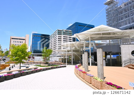 駅前の風景 126671142