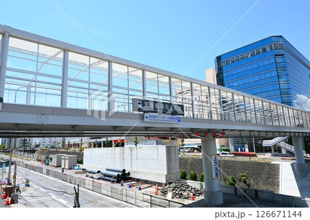 駅前の風景 126671144