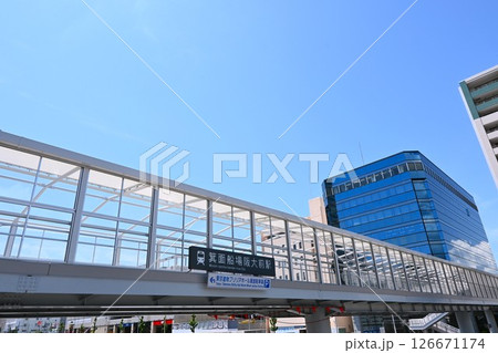 駅前の風景 126671174