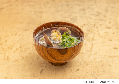 貝の味噌汁 アサリに似たシオフキ貝がたっぷり入った味噌汁 貝の味噌汁 アサリに似たシオフキ貝がたっぷり入った味噌汁 126674141