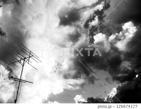 一部クリエイティブ処理したドラマチックな夕暮れの空の風景 126674177