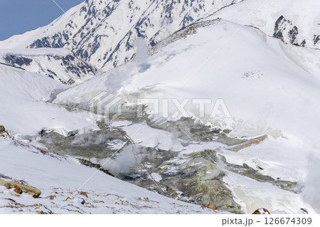 立山のエンマ台から見る早朝の奥大日岳と幻想的なヴィーナスベルト、朝焼け 立山のエンマ台から見る早朝の奥大日岳と幻想的なヴィーナスベルト、朝焼け 126674309