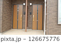 新築アパートの玄関 126675776