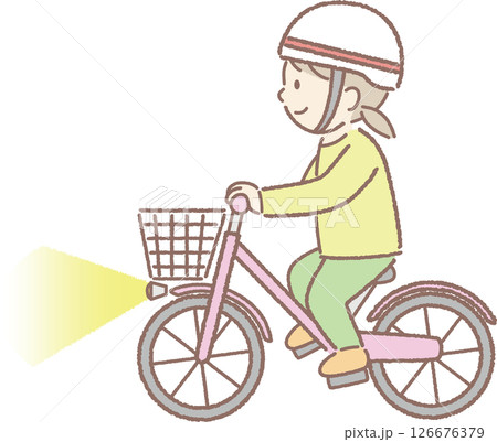 ヘルメットを被ってライトのついた自転車に乗る女の子 126676379