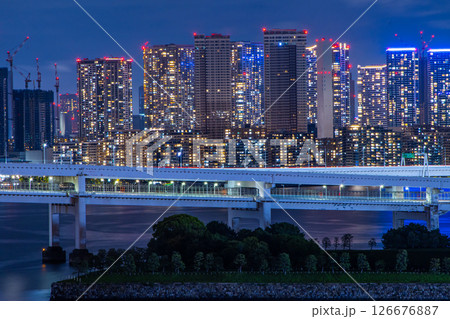 お台場から見るマンション夜景 126676887
