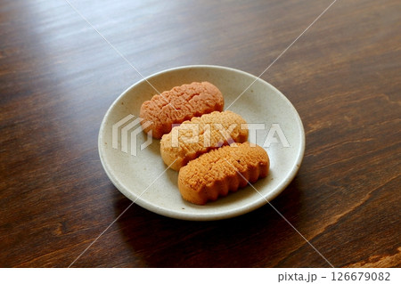 沖縄の伝統的なお菓子のちんすこう 126679082