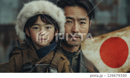 戦時中の親子の写真 126679380