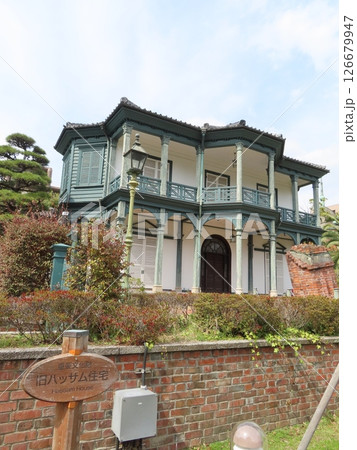 旧ハッサム住宅の正面全景大震災の時落下した煙突、重要文化財、神戸市の都市公園で唯一の日本庭園 旧ハッサム住宅の正面全景大震災の時落下した煙突、重要文化財、神戸市の都市公園で唯一の日本庭園 126679947