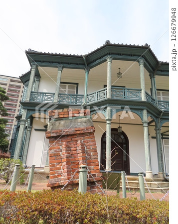 旧ハッサム住宅の正面全景大震災の時落下した煙突、重要文化財、神戸市の都市公園で唯一の日本庭園 旧ハッサム住宅の正面全景大震災の時落下した煙突、重要文化財、神戸市の都市公園で唯一の日本庭園 126679948