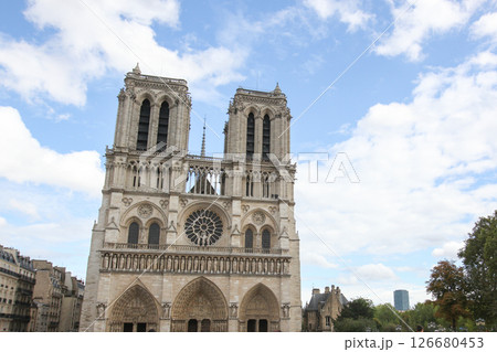 フランス　パリ　ノートルダム大聖堂　火災消失前 126680453