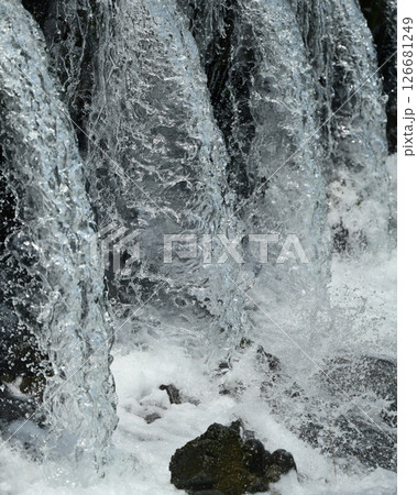 河川の氾濫・増水　溢水　越水　A river overflows 126681249