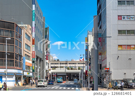 松戸駅西口のメインストリートと商店街 松戸駅西口のメインストリートと商店街 126681401