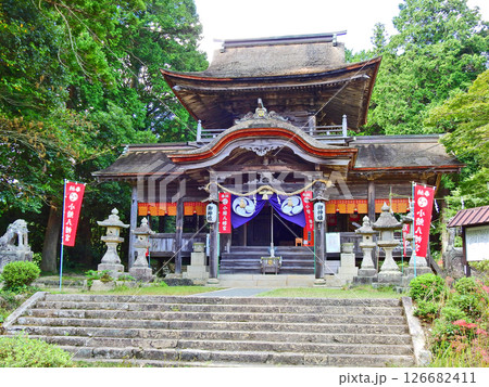 山口市の鰐鳴八幡宮県の有形文化財楼門形式の拝殿 山口市の鰐鳴八幡宮県の有形文化財楼門形式の拝殿 126682411