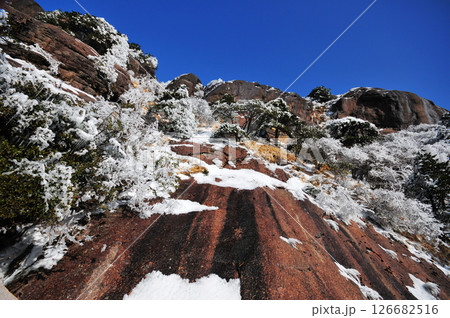 Mountain landscape after heavy snowfall, trees covered with snow and rime, China, Anhui Province, Mount Huang 126682516